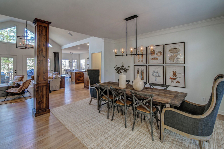 Food & Drinks 5, Lux Mountain Home! Golf / Lake/ EV / Game Room, Pickens