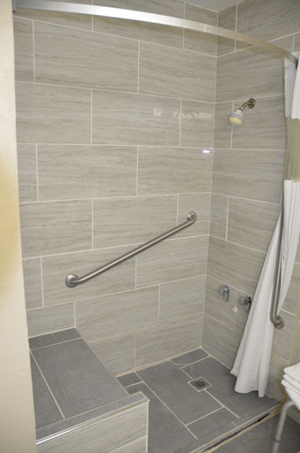 Bathroom 4, Days Inn by Wyndham Luray Shenandoah, Page