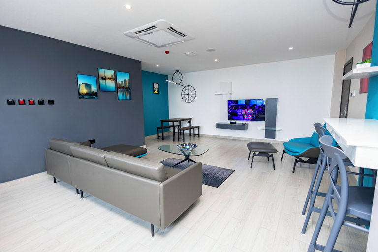 Others 5, Bankable Roomzzz, Accra