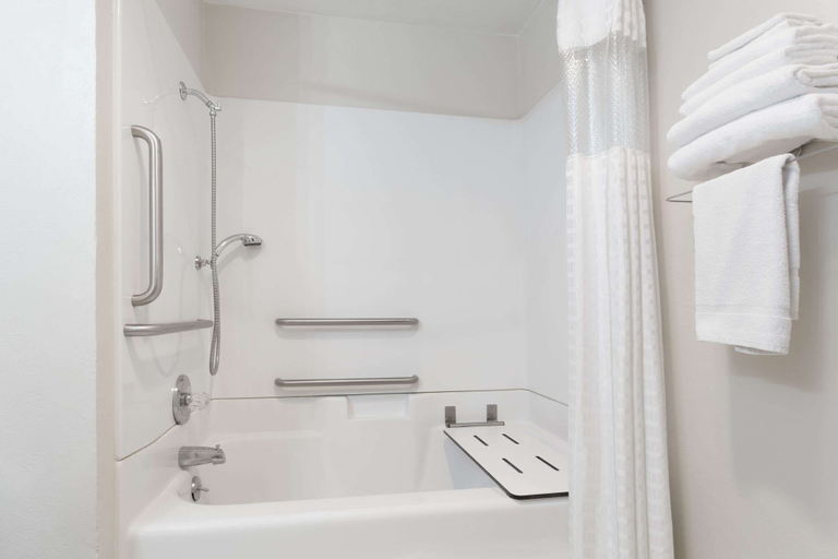 Bathroom 4, Super 8 by Wyndham Shelton, Mason