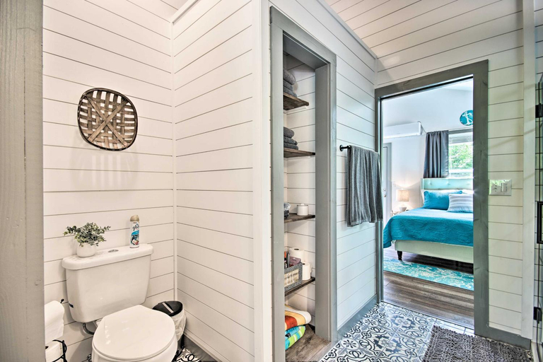 Bedroom 4, Grand Lake Cottage with Hot Tub in Eucha, Delaware