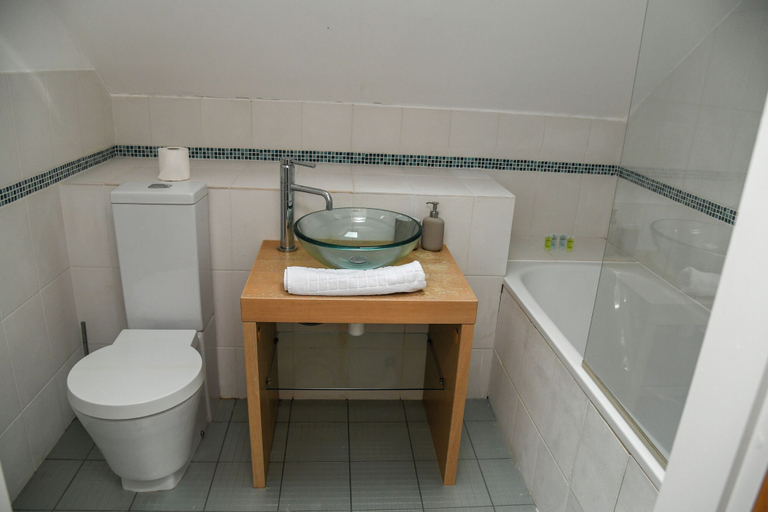 Bathroom 3, Ridgeway Cottage at Lovelady Shield, Cumbria