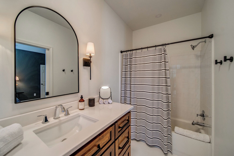 Bathroom 4, Lux Mountain Home! Golf / Lake/ EV / Game Room, Pickens