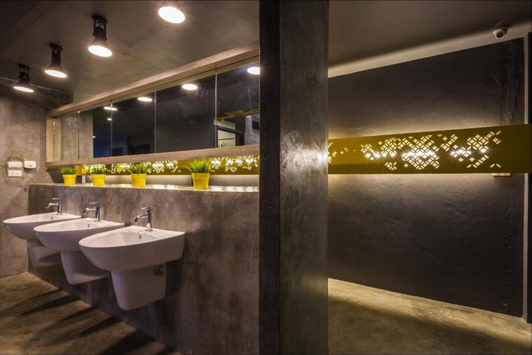 Bathroom 4, Fulfill Phuket Hostel, Phuket Island