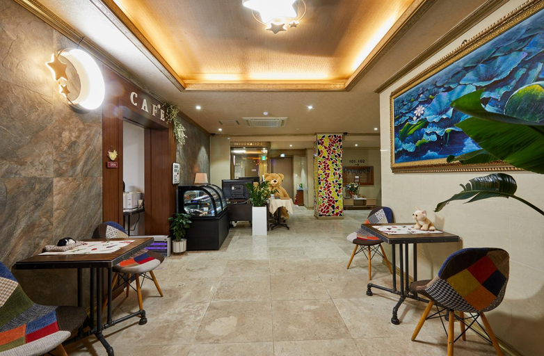 Public Area 2, California Hotel, Buan