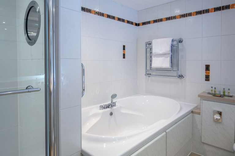 Bathroom 3, Forest Pines Spa & Golf Resort, North Lincolnshire