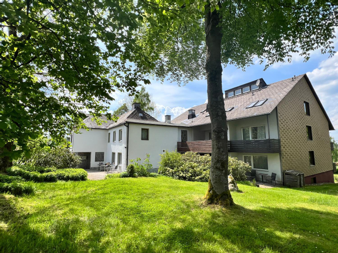 Unsereins Hotel, Hof