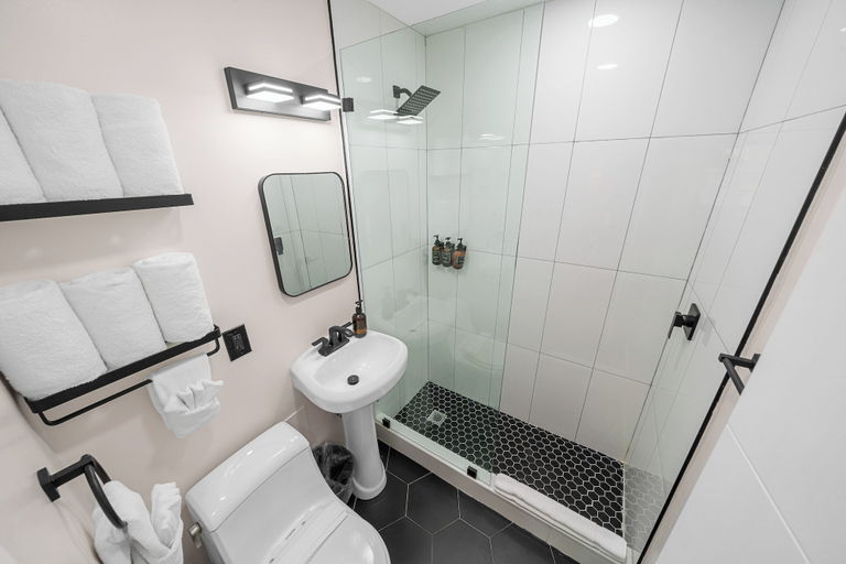 Bathroom 5, Greenview Hotel by Lowkl, Miami-Dade