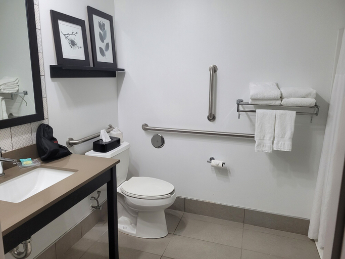 Bathroom 4, Country Inn & Suites by Radisson, Appleton Airport - Fox River Mall Area, Outagamie