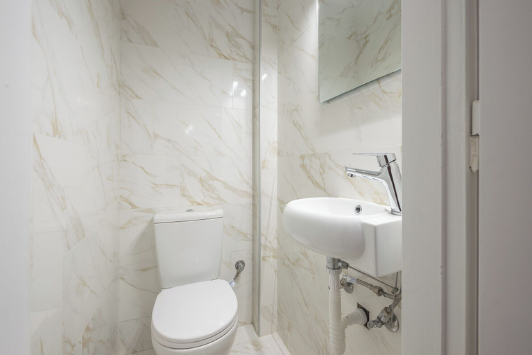 Bathroom 4, Victoria Majestic Suites Apartments, Attica