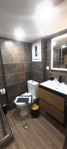 Bathroom 2, Sky Nomads, Central Macedonia