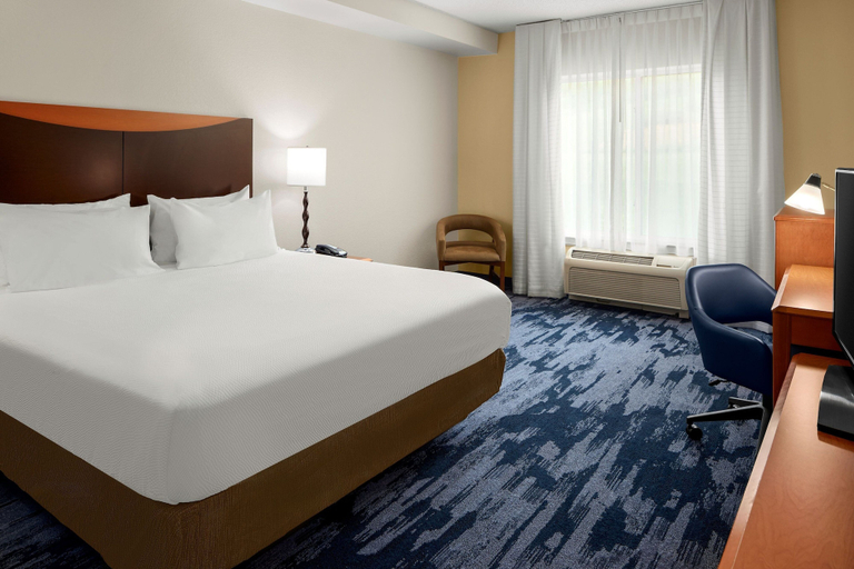 Bedroom 2, Fairfield Inn & Suites by Marriott Bedford, Bedford