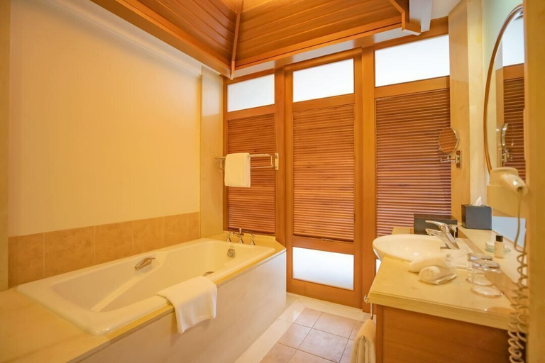 Bathroom 4, Hillview Golf Hotel, Dongguan