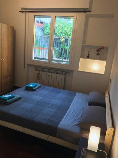 Bedroom 1, Orange House - 2 Steps from the Sea, Genova