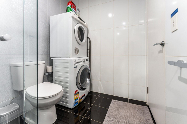 Bathroom 5, Mega Style Apartments Southbank Grand, Melbourne