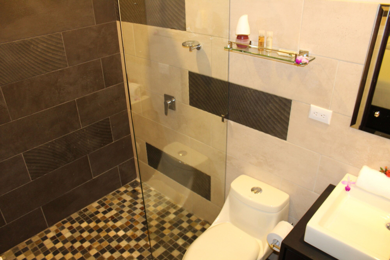 Bathroom 4, Bukala Village Lodge, San Ramón