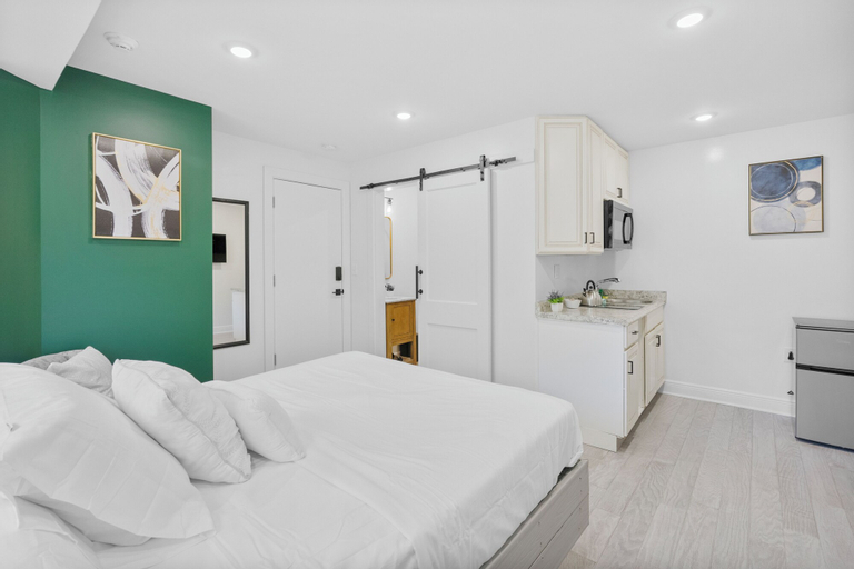 Bedroom 3, Cozy Comfortable and Quiet Suites, Philadelphia