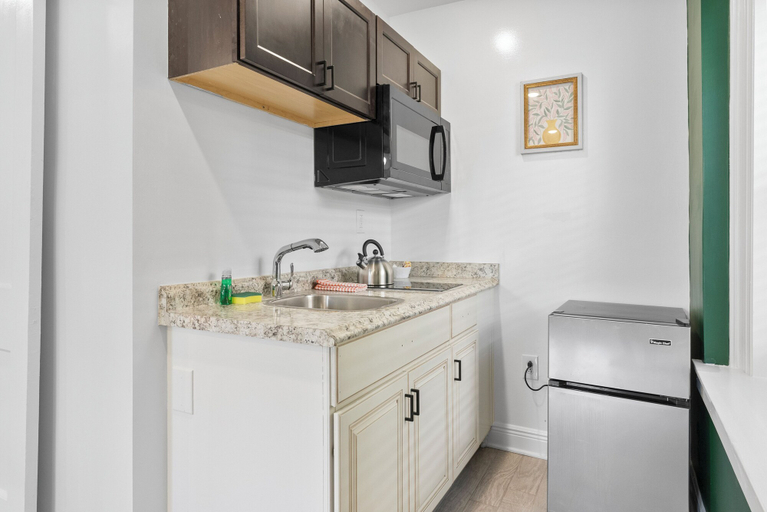 Others 5, Cozy Comfortable and Quiet Suites, Philadelphia