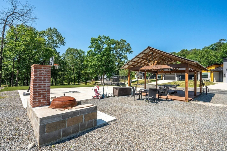 Exterior & Views 2, Family Fun House - Pet Friendly-, Garland