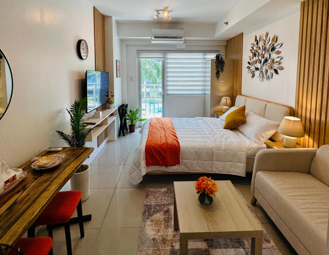Bedroom 2, Shell Residences near Mall of Asia with Pool View, Fast WiFi, Pasay City