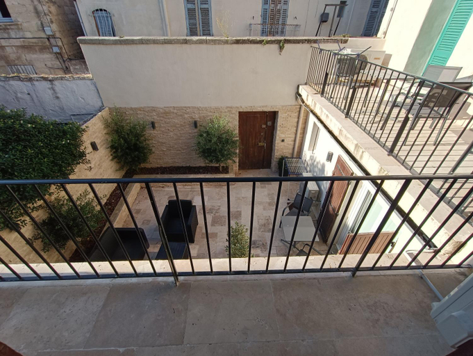 2, Appartements et studio renoves en 2022, Intra Muros Avignon, Vaucluse