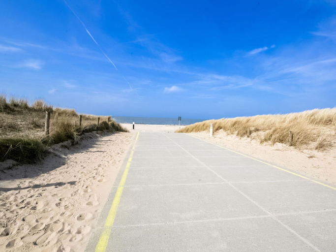 View from property 5, Flat With sea View and Parking, Katwijk