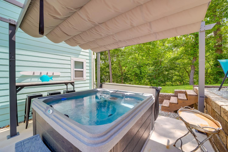 Sport & Beauty 2, Grand Lake Cottage with Hot Tub in Eucha, Delaware