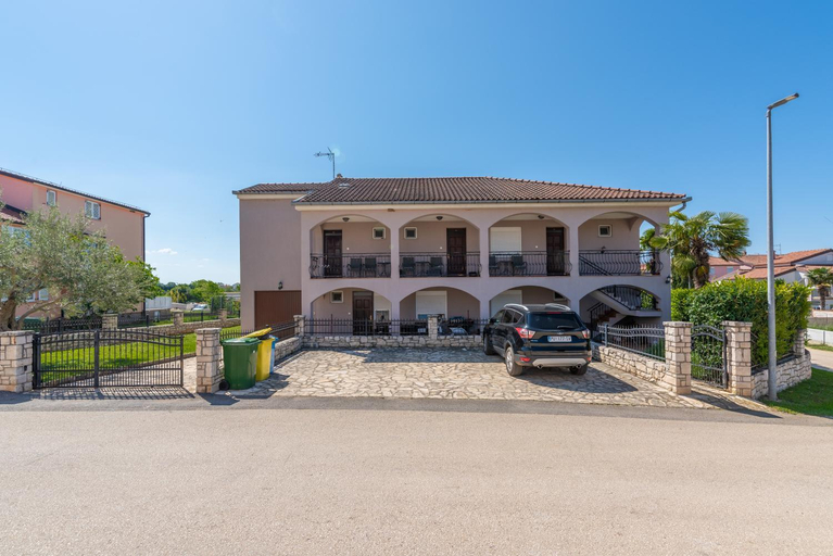 Others 2, Apartments Morena, Novigrad