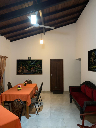 Food & Drinks 3, Villa DeLorenta, N. Palatha East