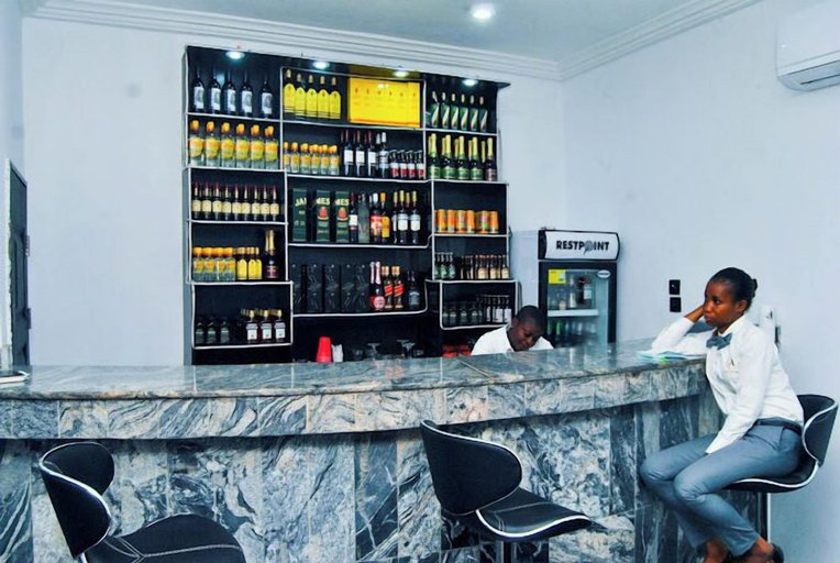 Food & Drinks 5, Alice Suites, EsanWest