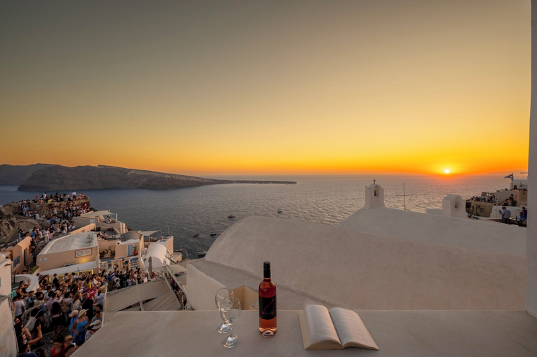 Food & Drinks, Sole d'oro Sunset & Caldera View Grand Suite, South Aegean