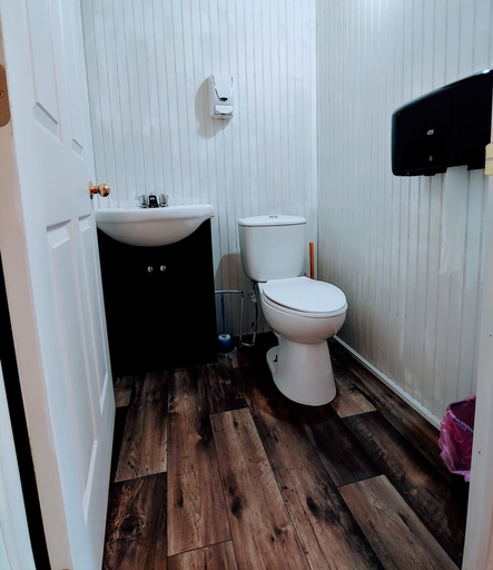 Bathroom 4, Oakhill Pines Campground, Lunenburg