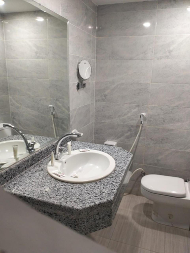 Bathroom 3, emilio hotel, Luxor