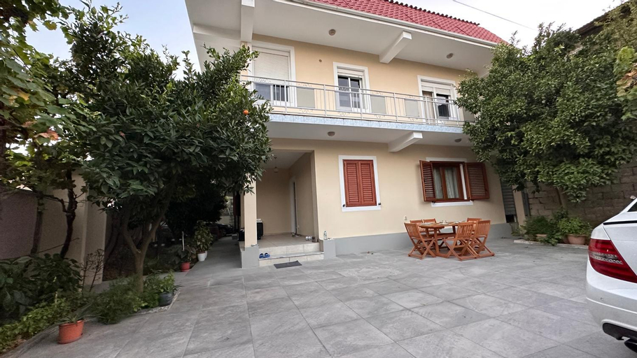 Garden, Villa Cullhaj, Elbasanit