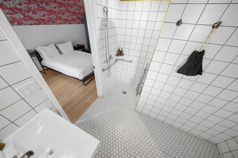 Bathroom 5, Greenview Hotel by Lowkl, Miami-Dade