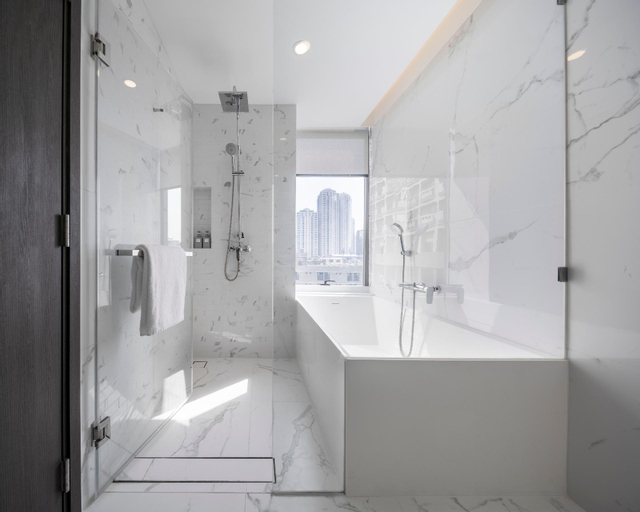 Bathroom 11