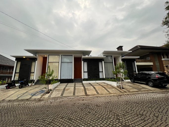 Exterior & Views, Villa Istana Bunga Amethyst V-09 5 Bedroom With Private Pool, Billiard and Karaoke Set, Bandung