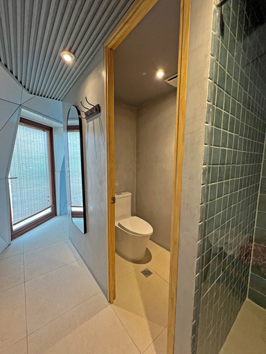 Bathroom 4, Almare Zonte, Chiltiupán