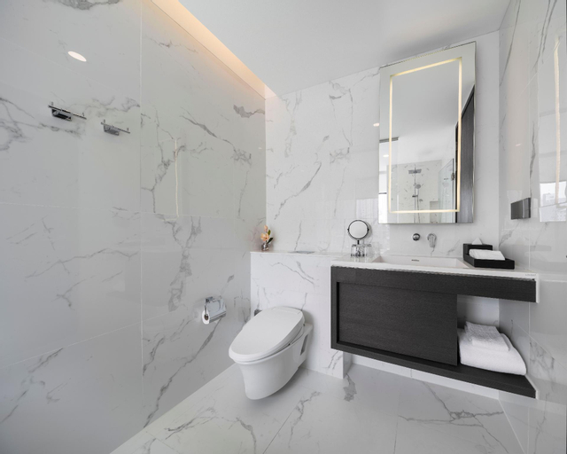 Bathroom 13