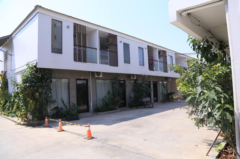Exterior 6