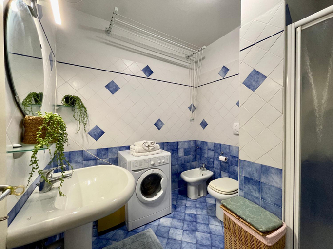 Bedroom 5, [50mt dal Mare] Bilocale semi-indipendente con A/C, Savona
