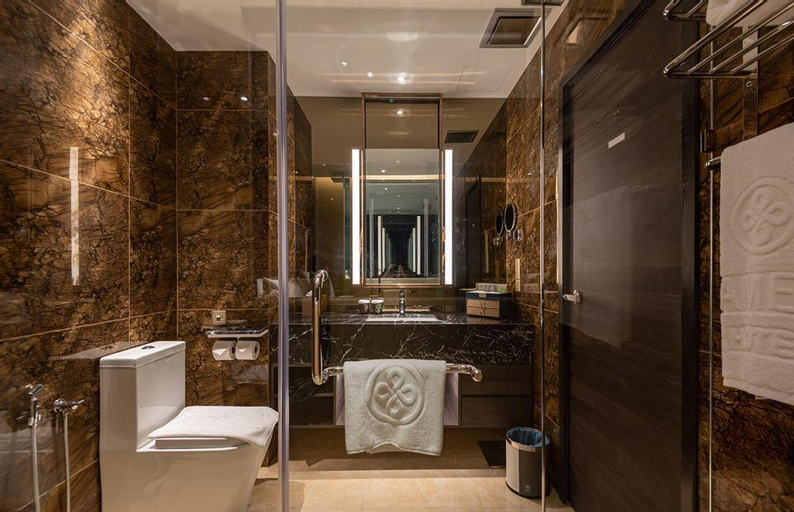 Bathroom 14