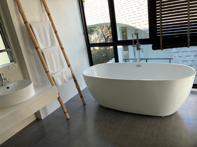 Bathroom 26