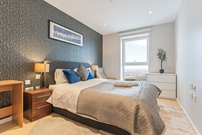 Bedroom 3, Elegant 2 Bed Apartment Within Many Attractions, London