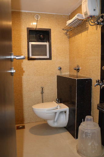 Bathroom 5, Hotel Aishwarya Residency, Thane