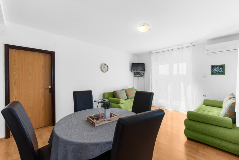 Others 3, Apartments Morena, Novigrad