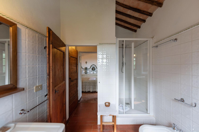 Bathroom 3, Villa Montelisi, Siena