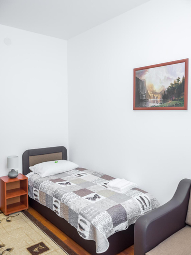 Bedroom 1, Fabrik Haus, Marghita