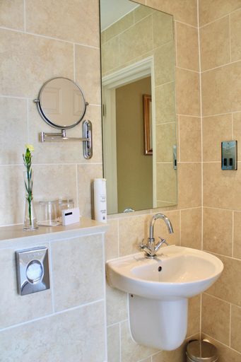 Bathroom 4, Grovefield House Hotel By Uno -FREE PARKING, Buckinghamshire