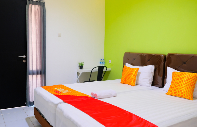 Bedroom 3, Modern Guest House by Calli Rooms, Jember